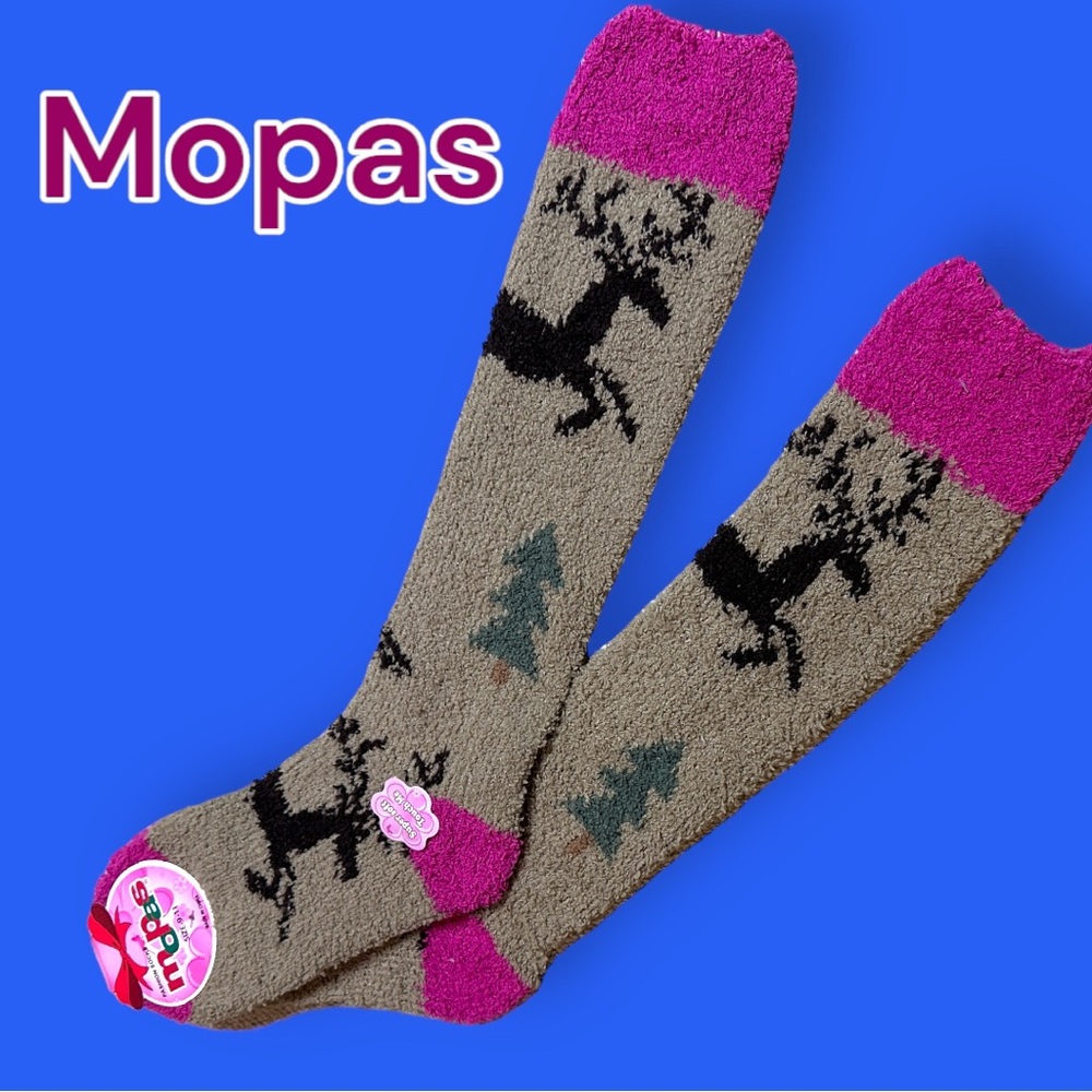 NWT MoPas Socks in Evergreen and Reindeer Design. Size Women’s 9-11 🌲🦌